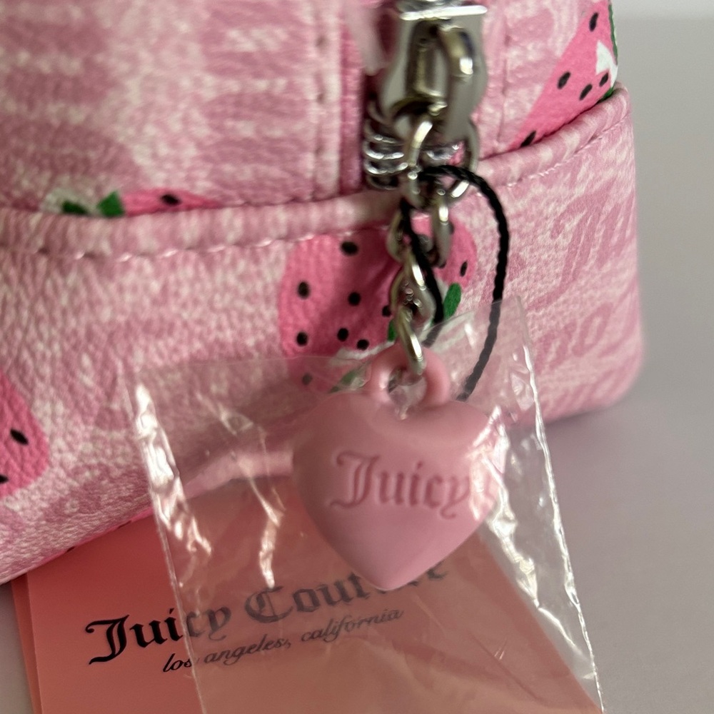 ☀️Juicy Couture Pink Strawberry Print Cosmetic Bag with Makeup Puffs Bundle. - Picture 5 of 6
